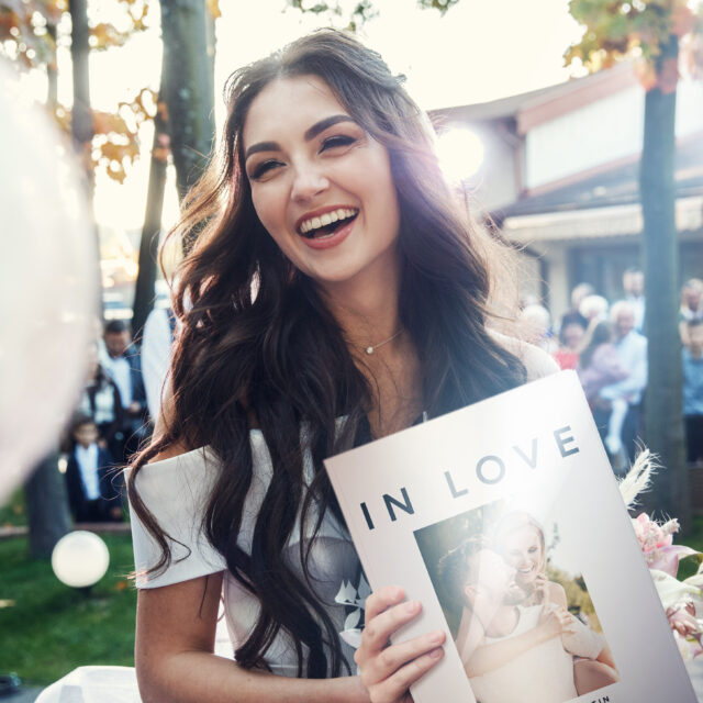 Hochzeitszeitung als Geschenk für das Brautpaar. Komplett von Profis gestaltet - kein Selbermachen!